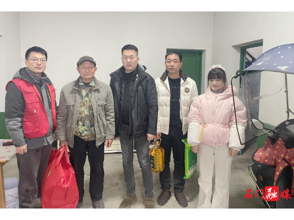楚江街道闫家溶社区：瑞雪迎春送关怀 入户慰问暖民心
