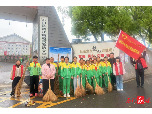 楚江街道闫家溶社区：开展爱国卫生月志愿服务活动