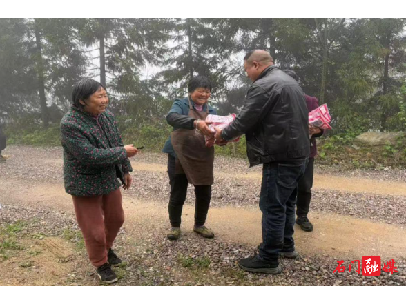 子良镇：送种上门暖民心，护航春耕促生产