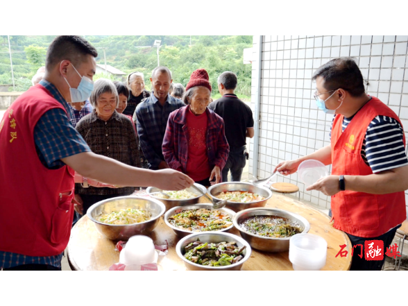 【防汛抗灾进行时】皂市镇：烟火伴乐声 干群同心筑牢暖心安置港湾