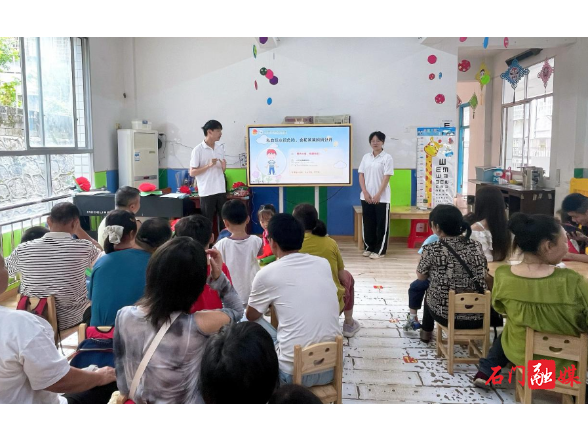 上海立达学院“三下乡”社会实践活动走进磨市镇