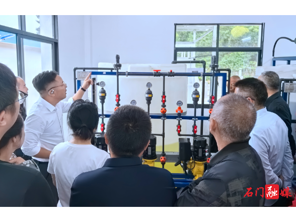 石门县召开农村供水一体化项目正式投产运营现场会