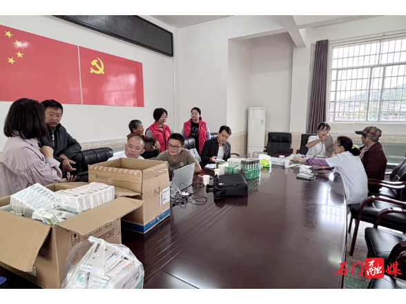 二都街道高桥社区：党群服务中心送药下乡 暖心服务守护健康