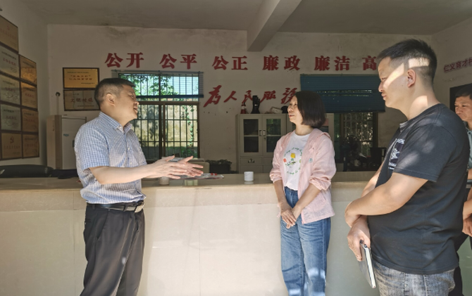 巫初华调研基层治理和重点项目建设工作