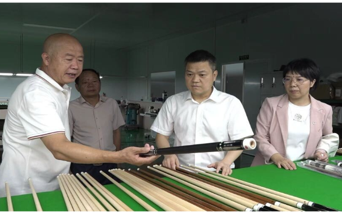 巫初华调研企业发展和安全生产等工作