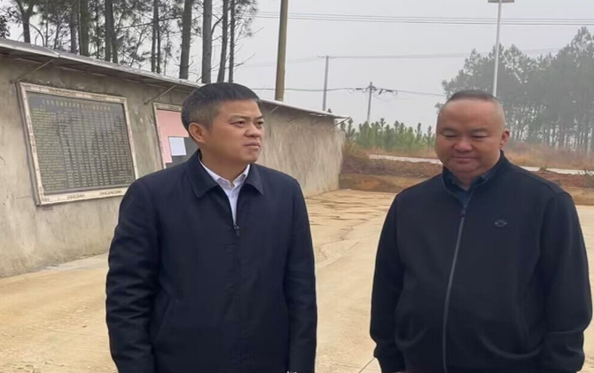 巫初华调研基层党建和社会治理工作