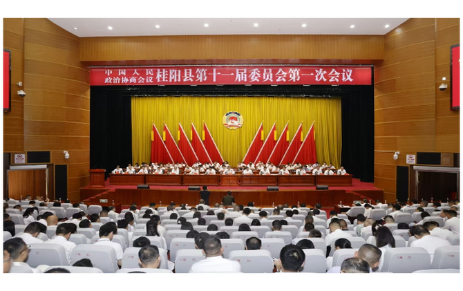 聚焦两会｜李富春、贺雄现场批示委员大会发言