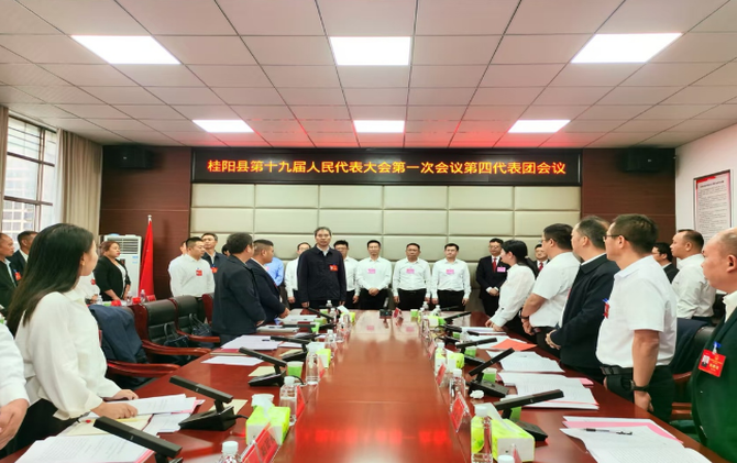 聚焦两会｜李富春率部分选举候选人到代表团与代表见面