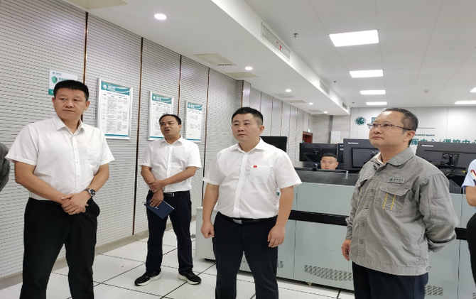 贺雄调研督导国庆节假日期间民生保供和安全生产工作