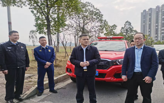 巫初华督导检查春节前安全生产工作