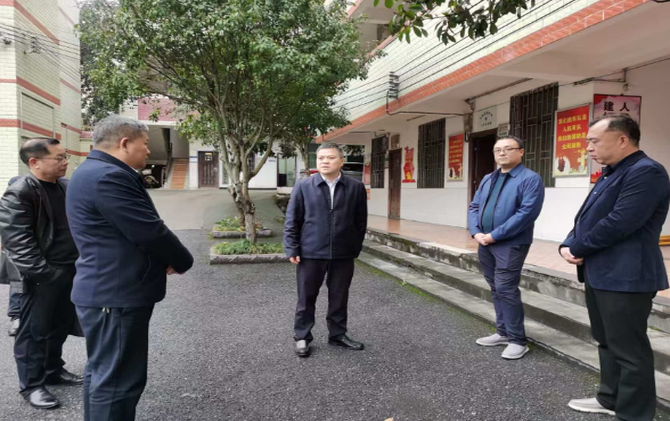 巫初华调研督导基层治理工作