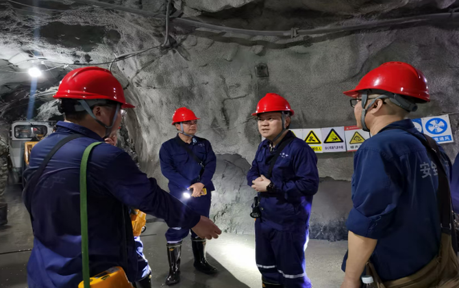 巫初华督导检查安全生产工作