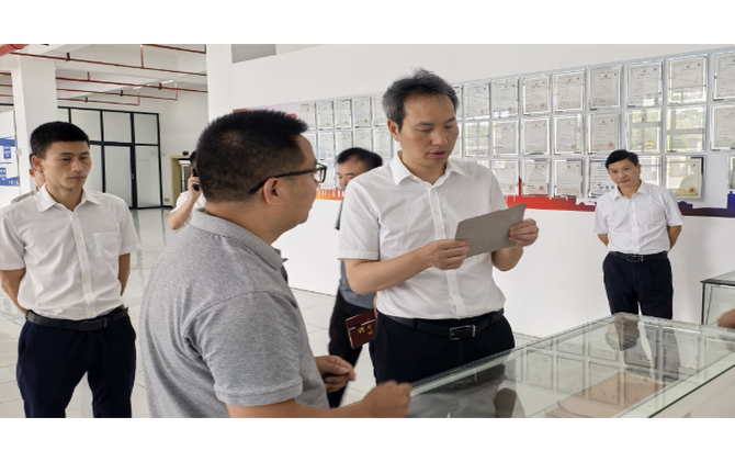李富春调研重点项目建设、重点企业发展工作