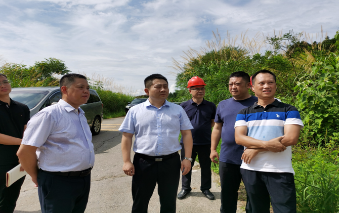 贺雄调研道路交通安全和重点产业发展等工作