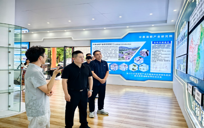 贺雄调研重点产业、重点企业、重点项目暨督导消防安全隐患整改工作