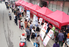 怀化今年首场农村贫困劳动力专场招聘会在我县举办