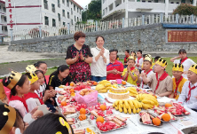 洒溪小学：师爱伴随着孩子们快乐地成长