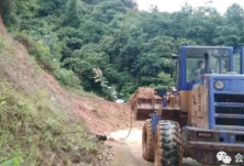 【众志成城迎战强降雨】漠滨乡:不等不靠 积极抢修道路