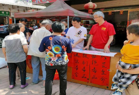 连山乡禁毒办赶集日进行禁毒知识宣传