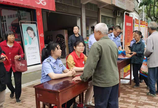 县法援中心深入堡子镇开展“法润三湘，助力乡村振兴”宣传活动