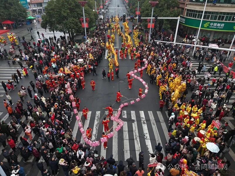 2月12日，农历正月十五，会同县迎来了盛大的“巳巳如意闹元宵”活动。.jpg