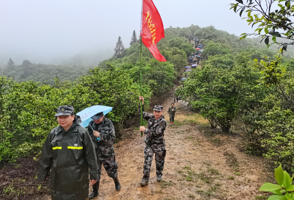 坪村镇：踏寻红色足迹，我们风雨无阻