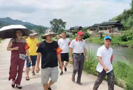 宣传防溺水    上阵父子兵