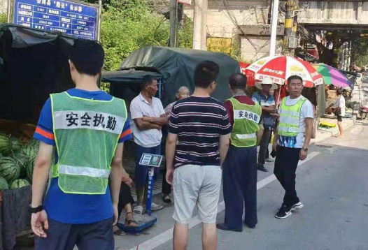 连山乡开展道路交通安全劝导集中行动