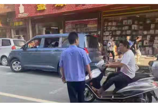 金竹镇大力开展道路交通顽瘴痼疾整治行动