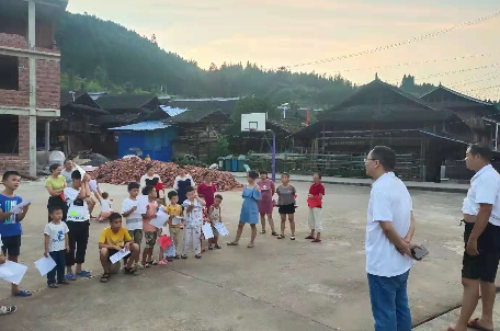 金子岩侗族苗族乡开展交通安全宣传活动