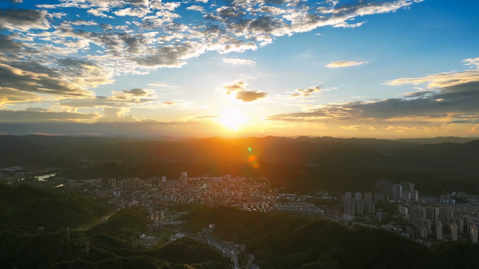 20220913城乡公交一体化专题片初稿.mp4_20230523_145656.522.jpg