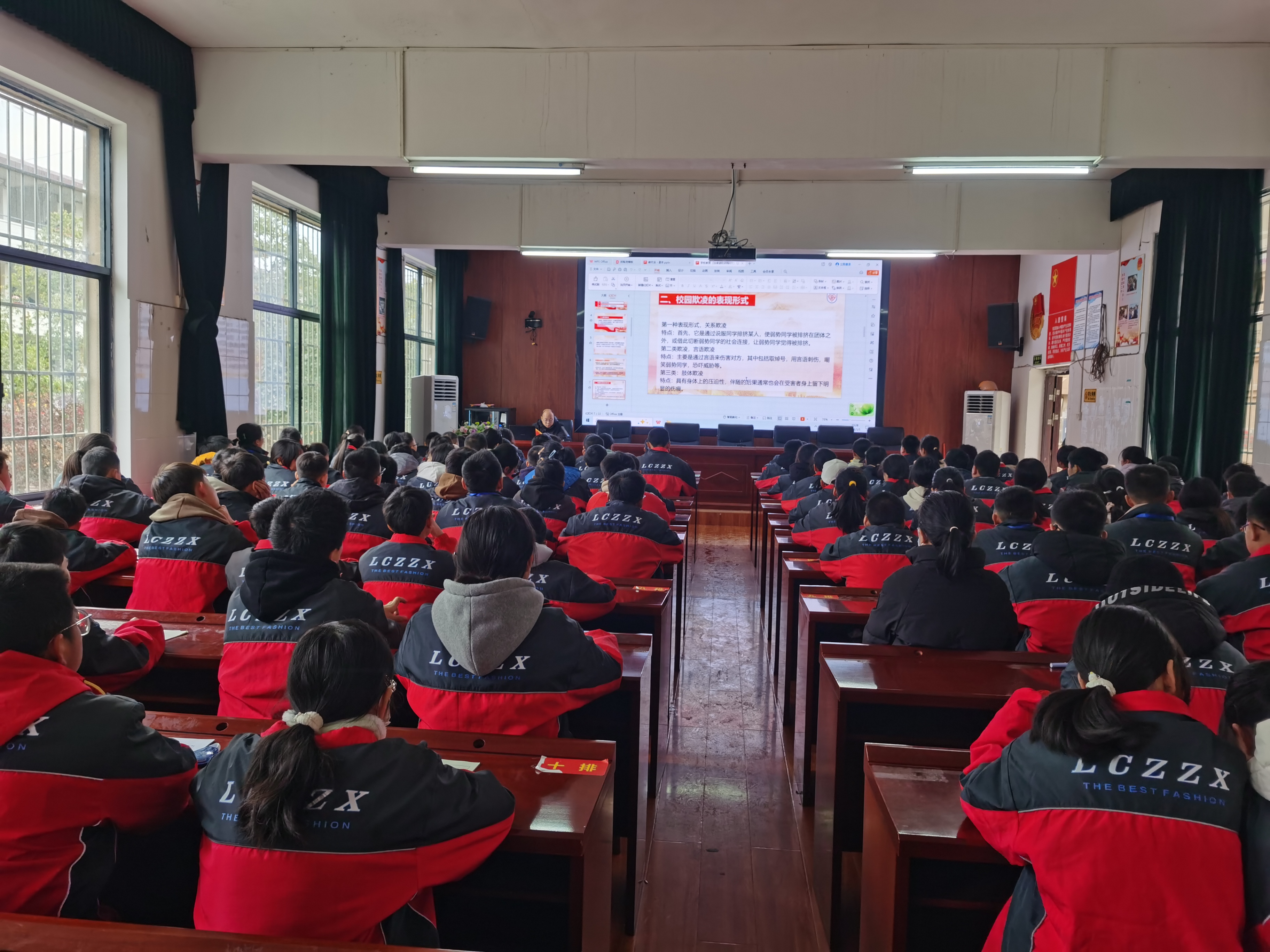 学雷锋·法律宣传活动图10.jpg