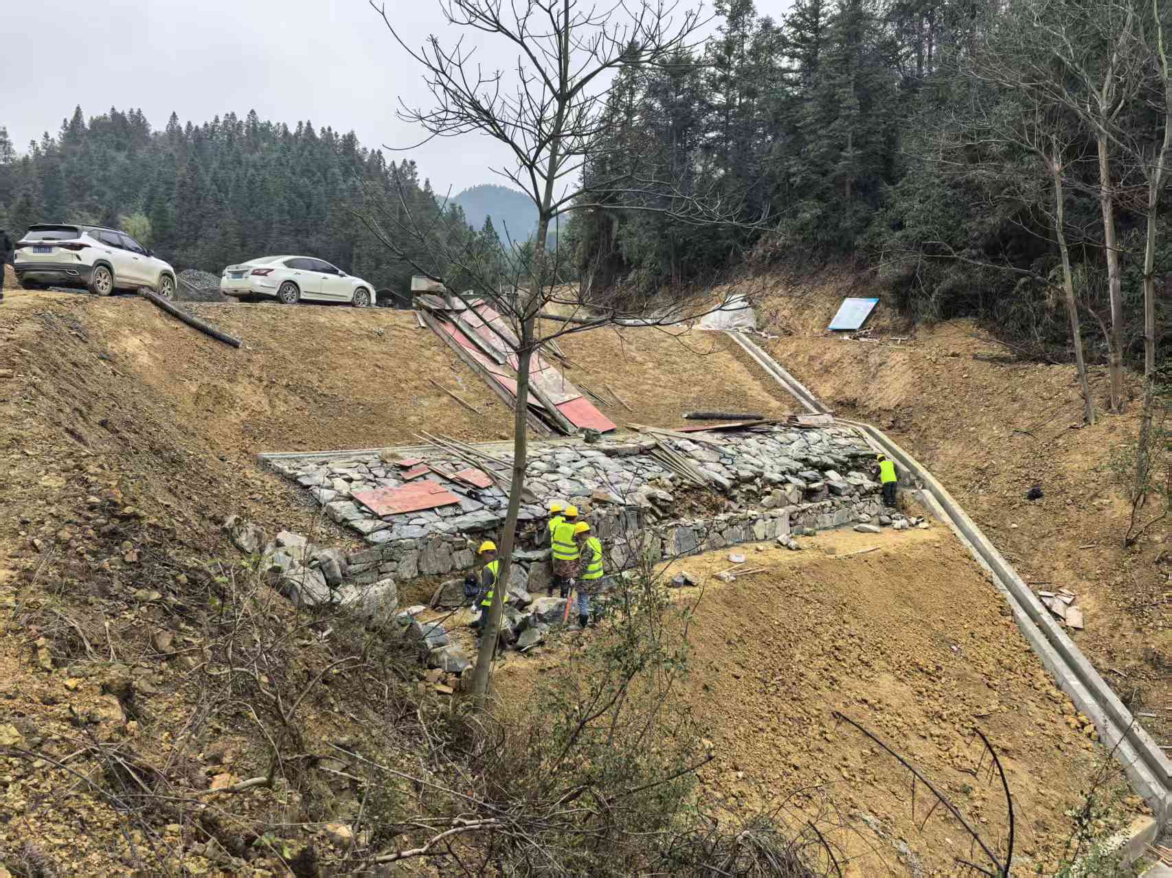 富贵冲排水棱体施工.jpg 富贵冲排水棱体施工.jpg