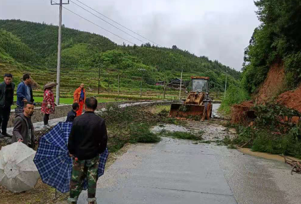 会同公路建养中心：及时处理安全隐患，保障百姓出行安全