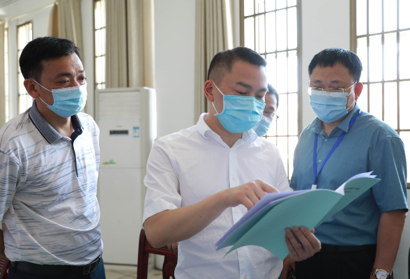 苏振检查指导水库防汛、高考备考等工作