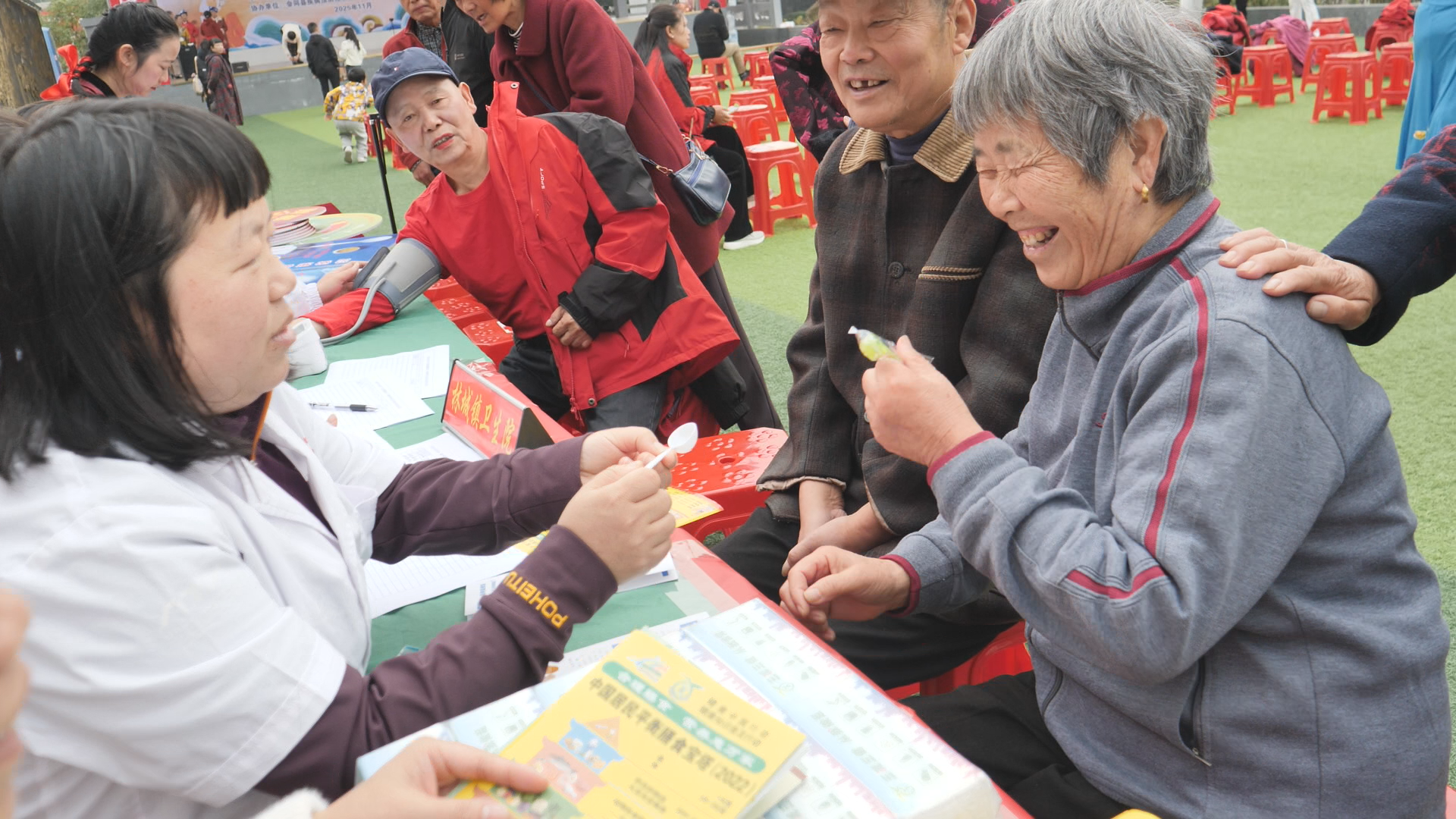 Still1117_00004.png Still1117_00004.png