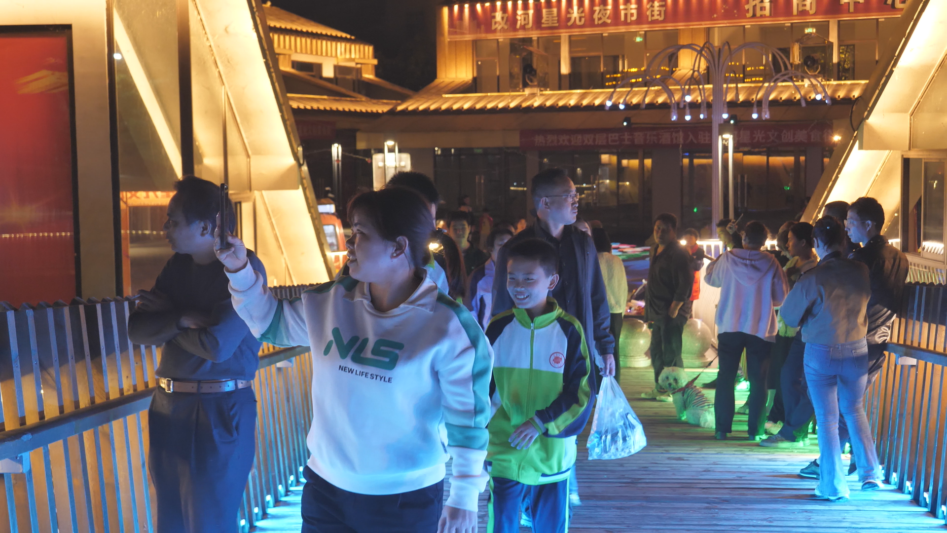 Still1205_00003.png Still1205_00003.png