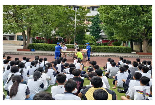 粟裕中学：蓝天救援队进校园，安全知识扎心间