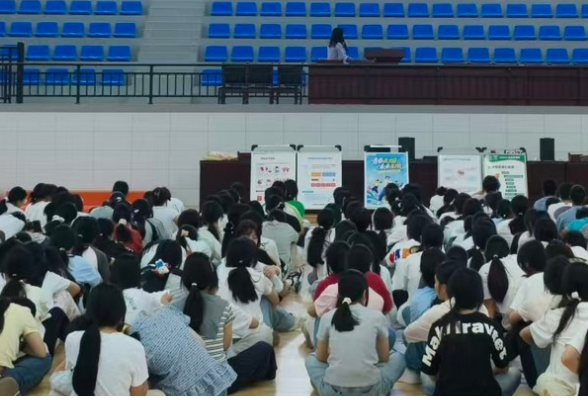 青春无烟 守护成长——会同县开展第39个世界无烟日进校园宣传活动