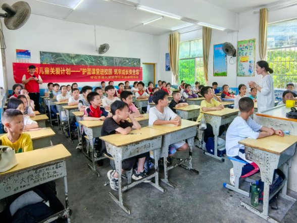  微光点亮童心！怀化市“圆梦工程”走进洒溪小学