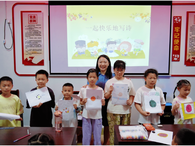 一个圆圈藏万千诗意！田野诗班李柏霖走进建设社区，带孩子们画出夏日童诗