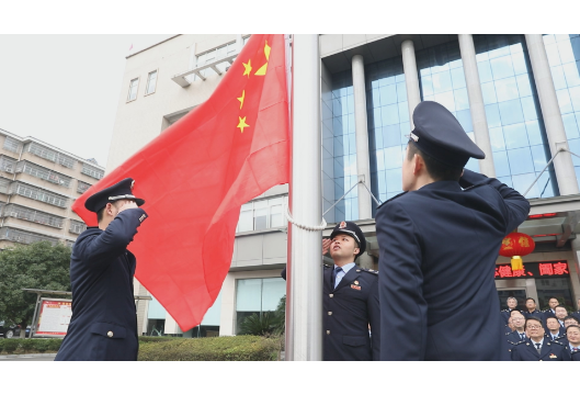 县税务局：举行升国旗仪式 节后收心开好局