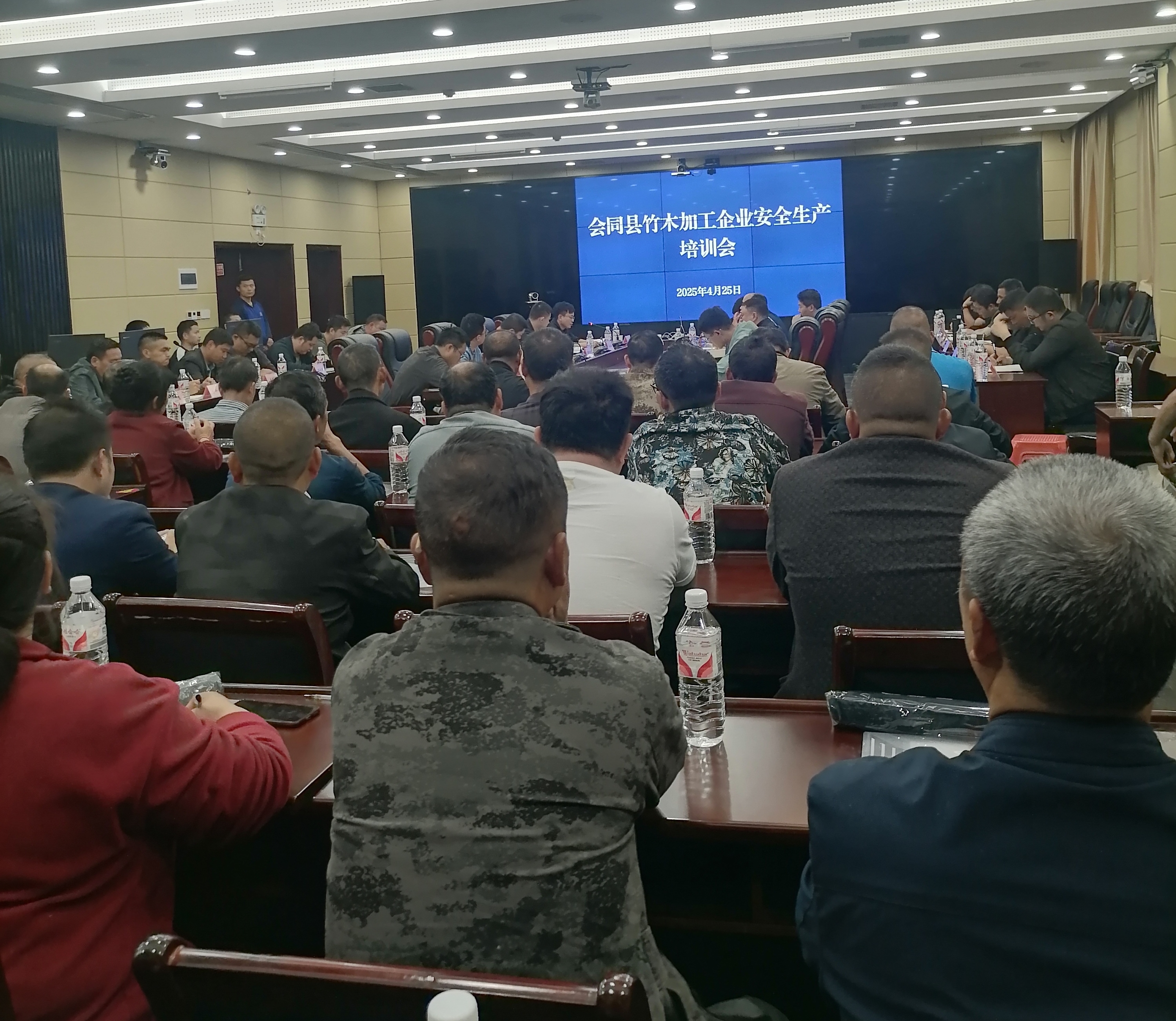 图片0.jpg