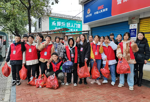 堡子中学：学雷锋从小事做起