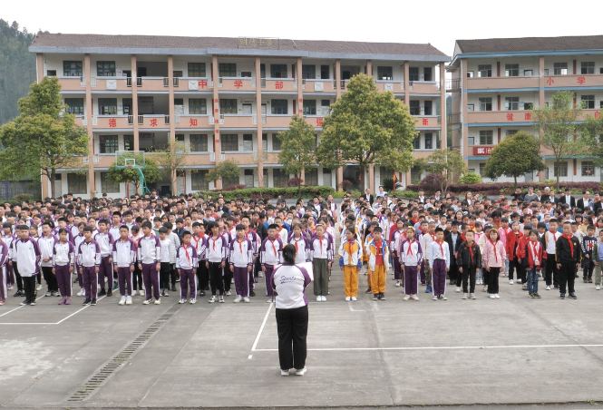 王家坪明德学校：用好红色资源，打造党史学习“生动课堂”