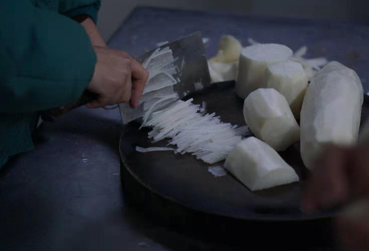 沙溪乡小学：开展别开生面的包饺子活动庆祝女神节