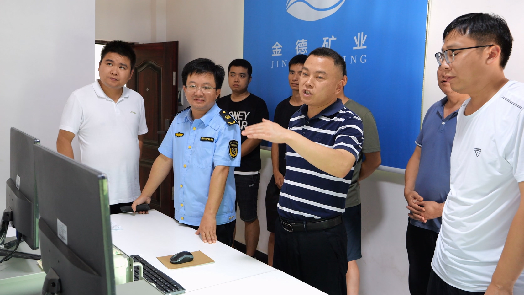 奋力闯创干 打好安全生产翻身仗 | 苏振督导乡镇安全生产隐患整改工作