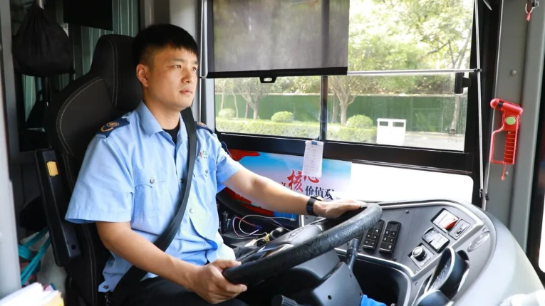 坚守 | 以车轮丈量责任！致敬团圆路上的“流动风景线”