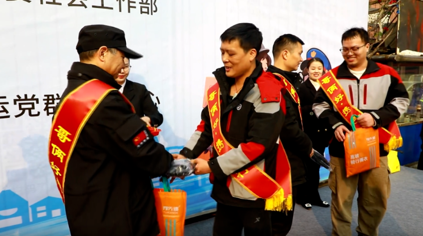 互助公约出炉！北湖保安与快递小哥 “哥俩好”