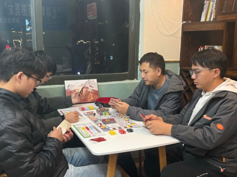 思政+桌游！北湖青年夜校“太会玩了”！